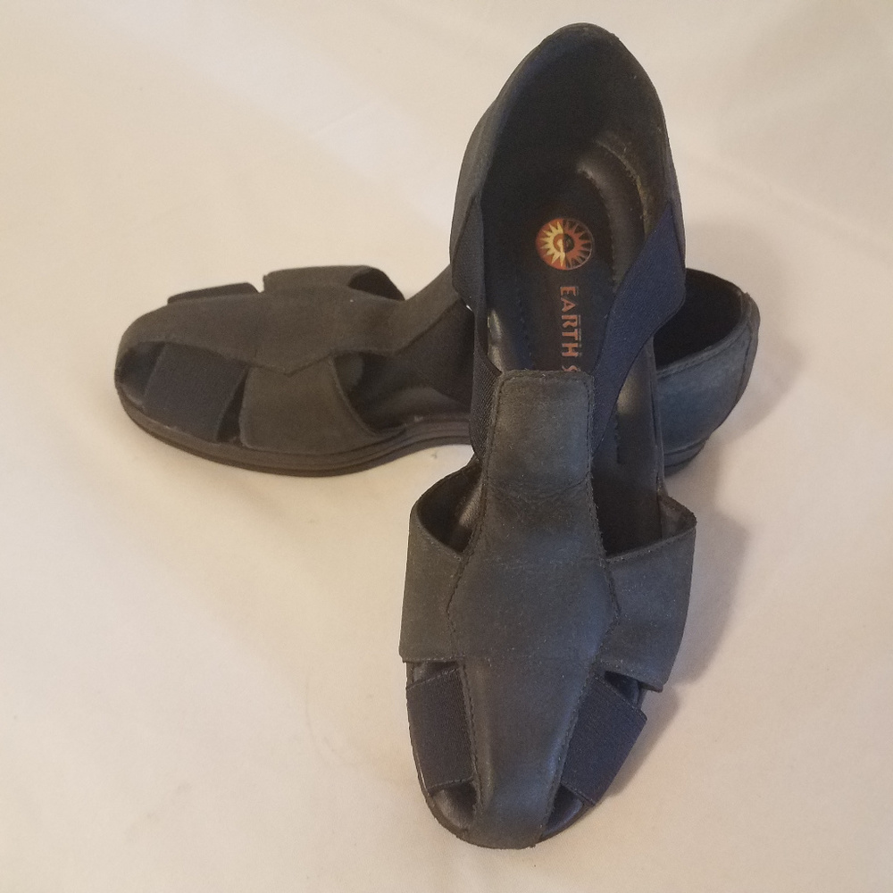 Earth Shoe Navy/Black Leather Sandals Size 5.5